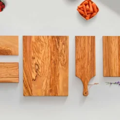 Tabla de cortar de madera de olivo con mango - Redecker